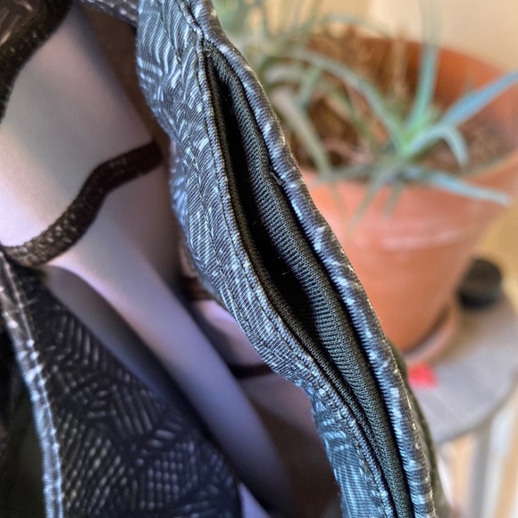 Lululemon Leafy 🍃 Cropped Leggings size 4/6 - Picture 6 of 6